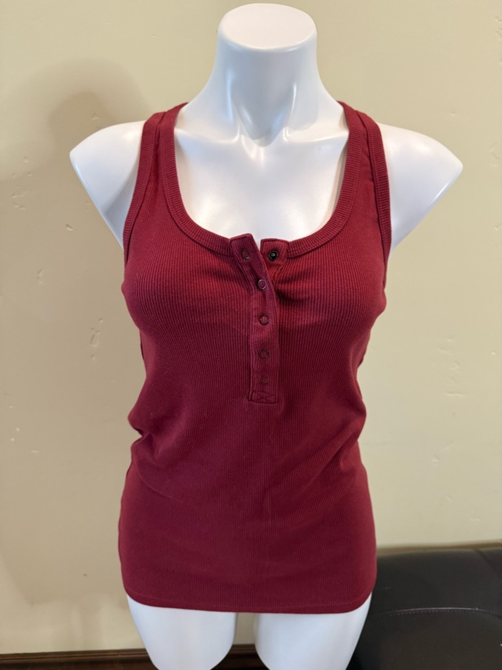 SO Women's Ribbed Henley Tank Top in Burgundy